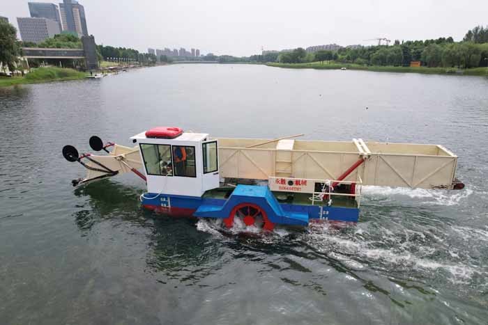 Lake Cleaner Machine Multi Function 60kw Aquatic Plant Harvester For River Lake Cleaning